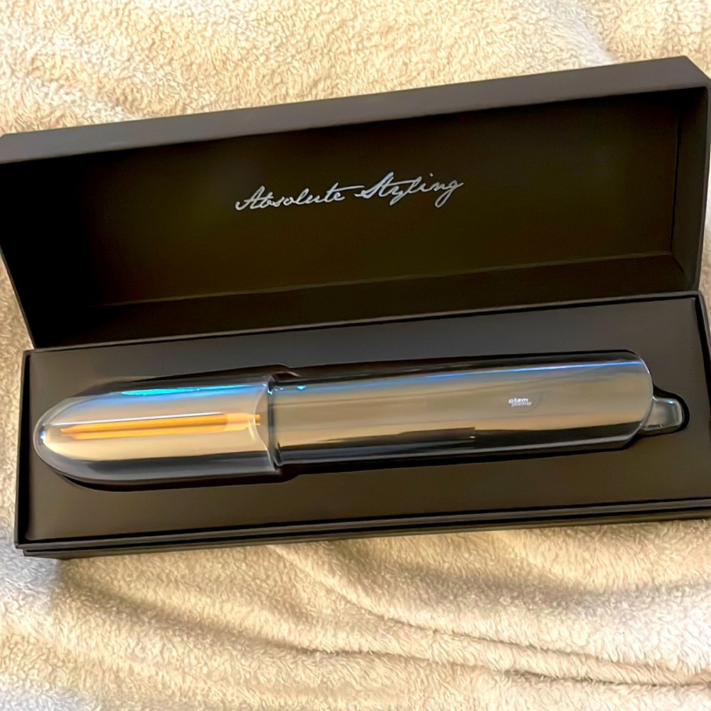 GlamPalm flat iron BRAND NEW